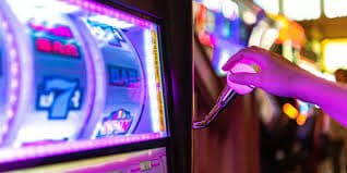 Người chơi Việt xem bàn baccarat live tại rr88vip trên điện thoại